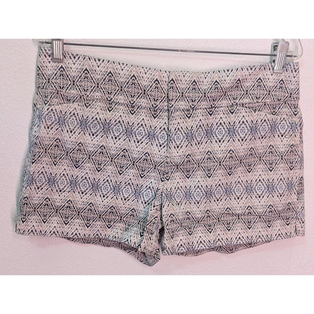 Calvin Klein Shorts uncuffed Mid Rise Women's Size 8 (34x3.5) Pattern (103)